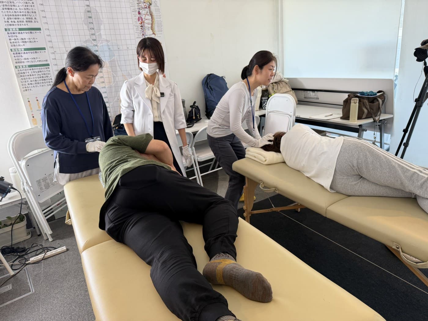 日下部望院長が施術している様子